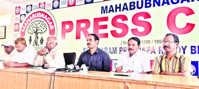 ‘బీసీలను మభ్యపెట్టే రాజకీయాలు సరికాదు’ 