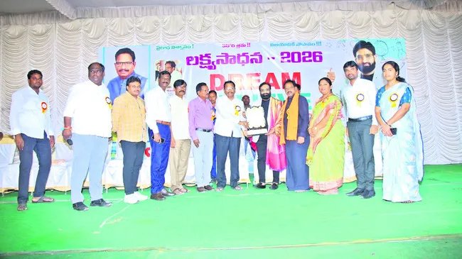 ఉత్తమ ఫలితాలు సాధించాలి: ఎమ్మెల్యే యెన్నం 