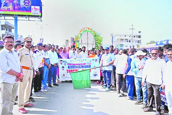 గ్రామీణ యువత క్రీడల్లో రాణించాలి 