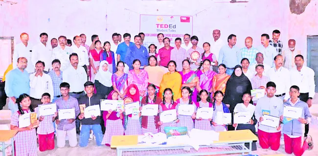 జిల్లా స్థాయి ఆంగ్ల ప్రతిభా పోటీలు