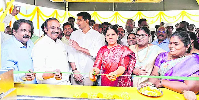 కలెక్టరేట్‌లో అరకు కాఫీ స్టాల్‌ 