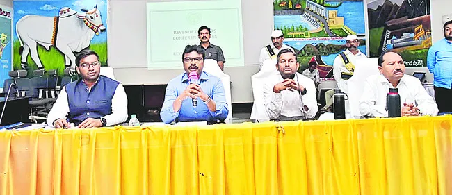 రెవెన్యూ సమస్యలపై దృష్టి సారించండి 