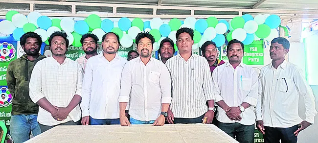 ప్రశ్నించే గొంతులపై అక్రమ కేసులా? 