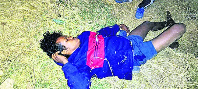 రెండు ద్విచక్ర వాహనాలు ఢీ 