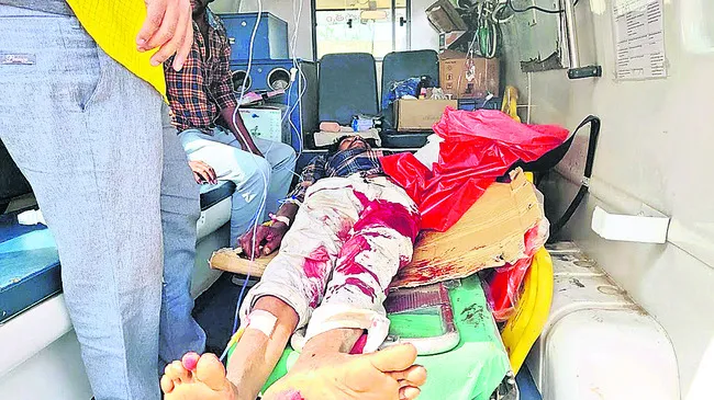 టిప్పర్‌ డ్రైవర్‌ నిర్లక్ష్యం 