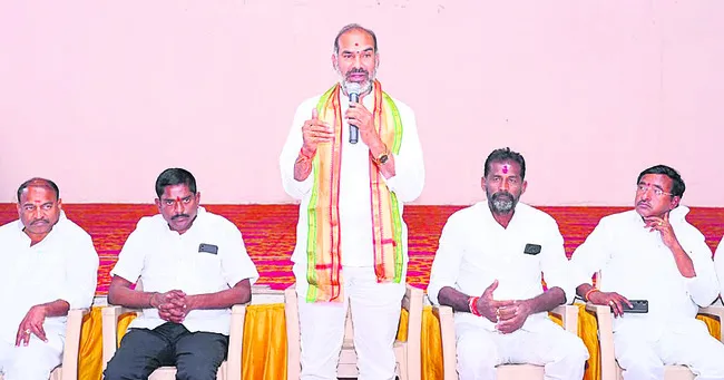 ఎములాడలో కాంగ్రెస్‌ జెండా ఎగురవేయాలి