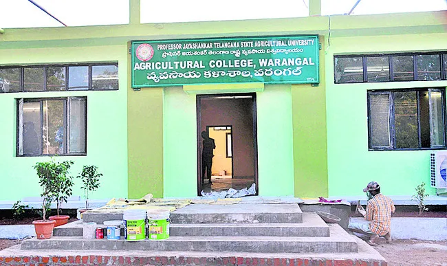 వివాదంలో వ్యవసాయ కళాశాల