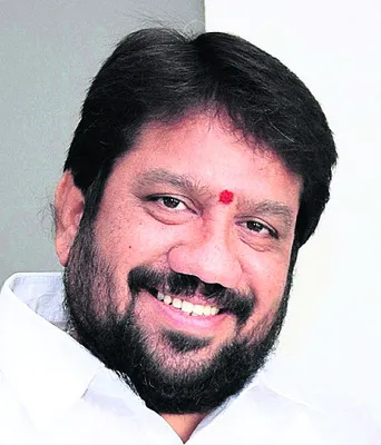 ప్రజా కోణం చూడాలి
