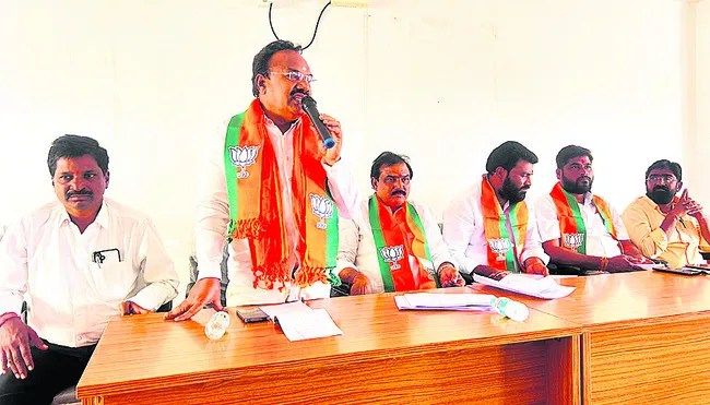 కేంద్ర నిధులతోనే అభివృద్ధి