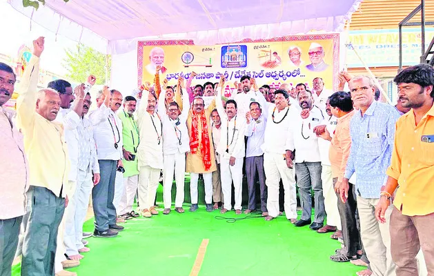 ఇచ్చిన హామీలు అమలు చేయాలి