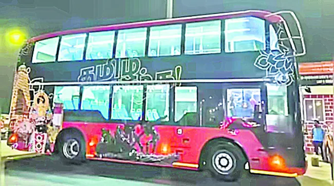 డబుల్‌ డెక్కర్‌ బస్సులు సిద్ధం 
