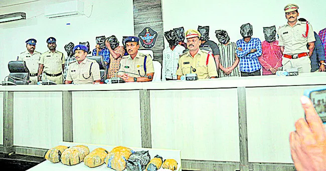 గంజాయి కేసుల్లో 11 మంది అరెస్ట్‌ 