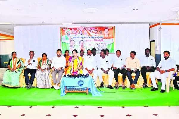 ఉపాధి హామీ పథకాన్ని కాపాడుకుందాం