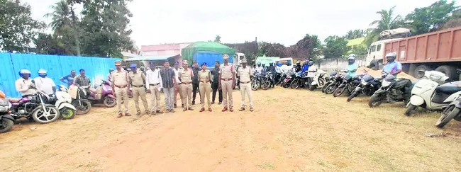 రహదారి భద్రతా నియమాలు పాటించాలి 