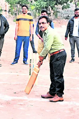 క్రీడలతో ఉద్యోగులకు   మానసిక ఉల్లాసం 