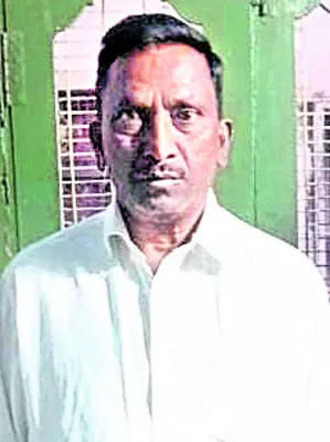   మా భూమిలోకి మమ్మల్నే    అడుగు పెట్టనివ్వడం లేదు 
