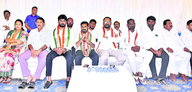 గాంధీ పేరు తుడిచేయాలనే కుట్ర 