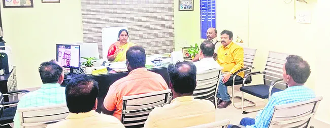 అధిక చార్జీలు వసూలు చేస్తే కఠిన చర్యలు 