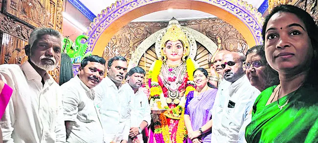 మోదకొండమ్మను దర్శించుకున్న వైఎస్సార్‌సీపీ నేతలు
