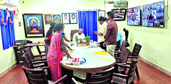 అక్రమాలపై  ఈఓ విచారణ 