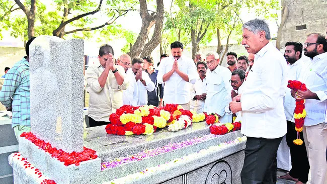 వైఎస్‌ అభిషేక్‌ రెడ్డికి నివాళి 