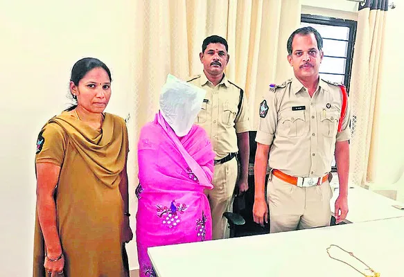 మహిళా దొంగ అరెస్టు 