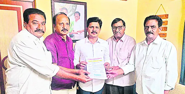 సీనియర్‌ జర్నలిస్టుల పెన్షన్‌ మంజూరుకు కృషి 