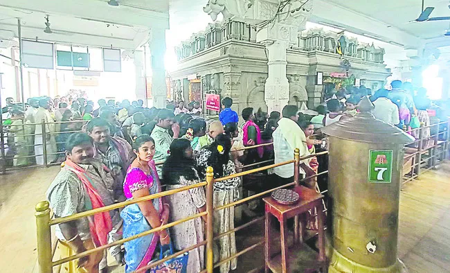 గుండెపోటుతో  కలెక్టరేట్‌ ఉద్యోగి మృతి 