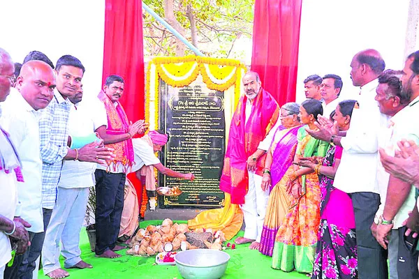 ● ప్రభుత్వ విప్‌ ఆది శ్రీనివాస్‌
