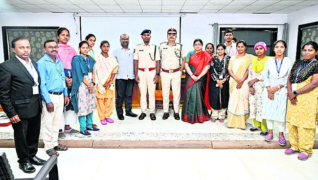 బాలల హక్కుల రక్షణకు కలిసి పనిచేయాలి 