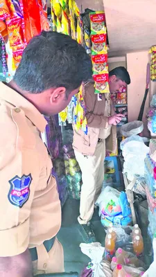 నిషేధిత మాంజా స్వాధీనం 