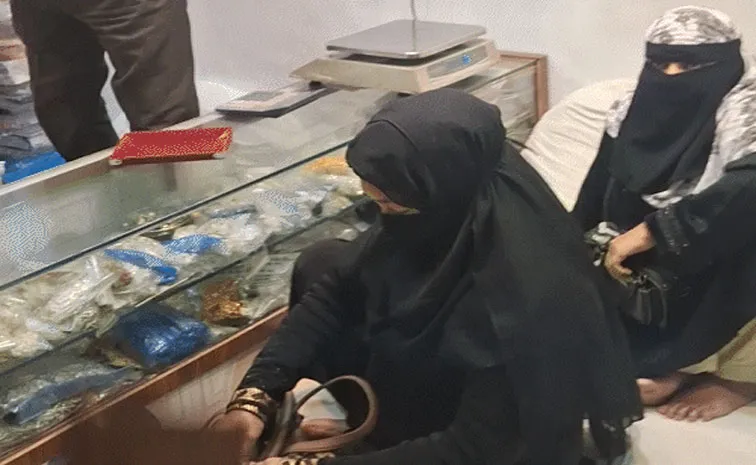 Varanasi jewellers ban sales to customers in veils for security reasons