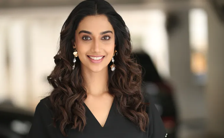 Meenakshi Chaudhary Talk About Anaganaga Oka Raju Movie, Full Interview