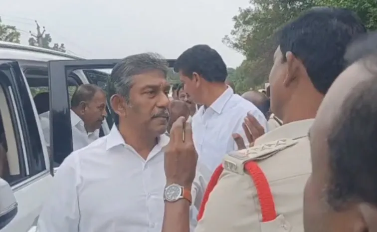 YSRCP Leaders Protest Against Police Restrictions To Visit Kandaleru