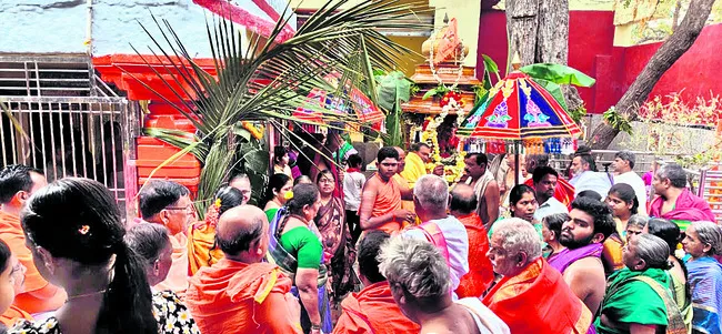 వైభవంగా గోపాలదాస మధ్యారాధన