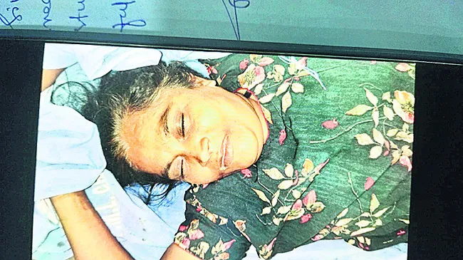 గుర్తు తెలియని మహిళ మృతదేహం లభ్యం 