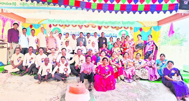 40 ఏళ్ల తర్వాత అపూర్వ కలయిక