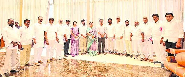 మున్సిపల్‌ ఎన్నికల్లో గులాబీ జెండా ఎగరేయాలి