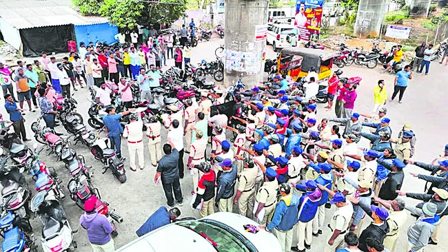 అసాంఘిక కార్యకలాపాలకు పాల్పడితే కఠిన చర్యలు 