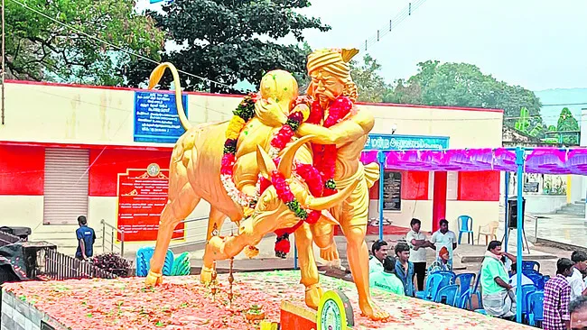 విగ్రహ ఆవిష్కరణ 