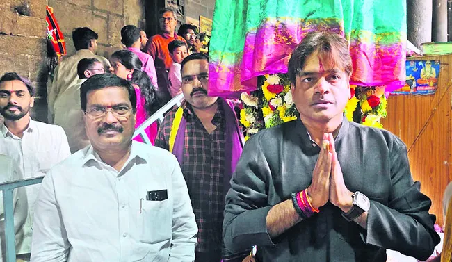 అప్పన్నను దర్శించుకున్న దర్శకుడు హరీష్‌ శంకర్‌ 