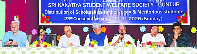 ప్రతిభావంతులు సమాజాభివృద్ధికి తోడ్పాటు అందించాలి 