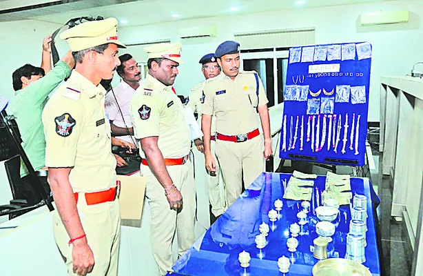 ఇళ్లల్లో చోరీలకు పాల్పడే పాత నేరస్తుడు అరెస్ట్‌ 