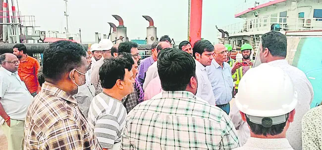 పోర్టు పనులను పరిశీలించి ఏపీఎంబీ సీఈఓ