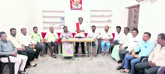 పుర ఎన్నికల్లో పోటీకి సిద్ధం 