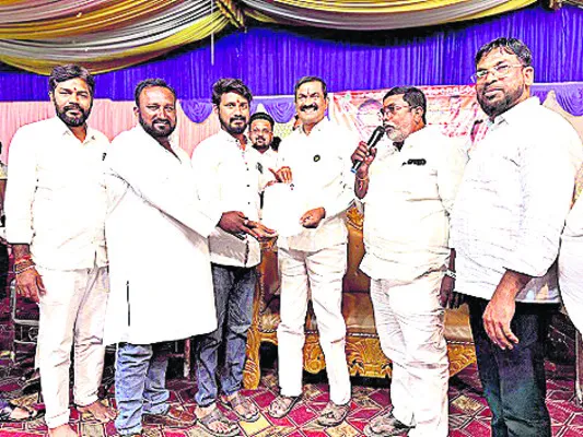 ఆచీతూచి అడుగులు..!