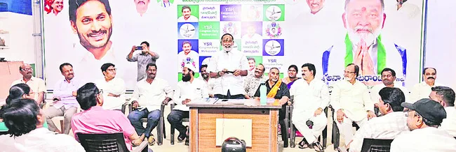 సమష్టి కృషితో పార్టీ బలోపేతం 