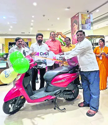 చందన, సీఎంఆర్‌లో లక్కీ డ్రా 