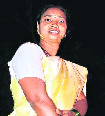 రోడ్డు ప్రమాదంలో కూలీ మృతి 