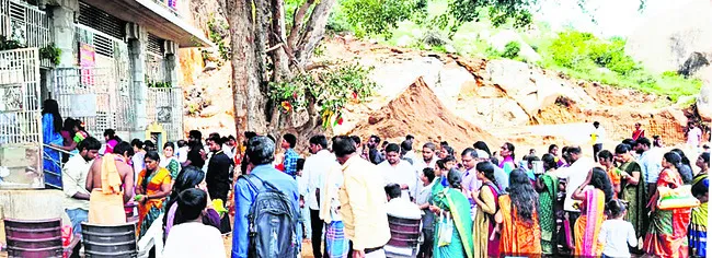 శ్రీరెడ్డెమ్మకొండలో భక్తుల రద్దీ